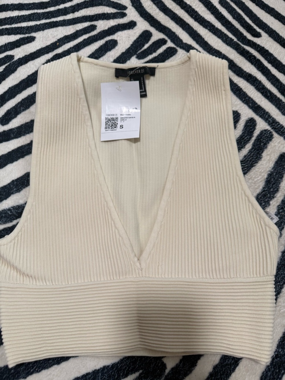 Forever 21 Cream Ribbed V-Neck Crop Tank